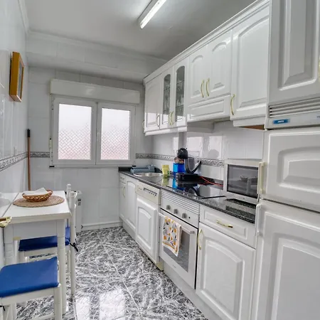 Muy Amplio, Con Wifi Y A 12 Minutos Del Centro Apartamento *