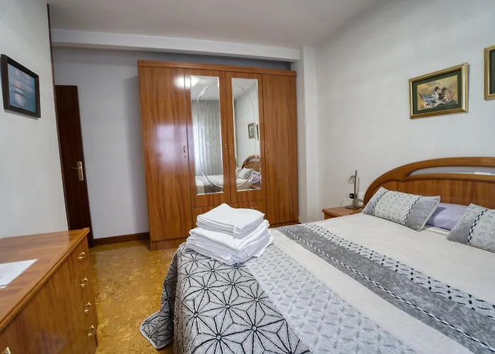 Muy Amplio, Con Wifi Y A 12 Minutos Del Centro Apartament Gijón