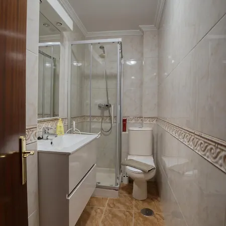 Muy Amplio, Con Wifi Y A 12 Minutos Del Centro Apartament Gijón